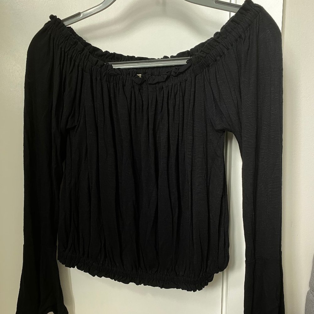 Emma & Sam off the shoulder long sleeve top Size M